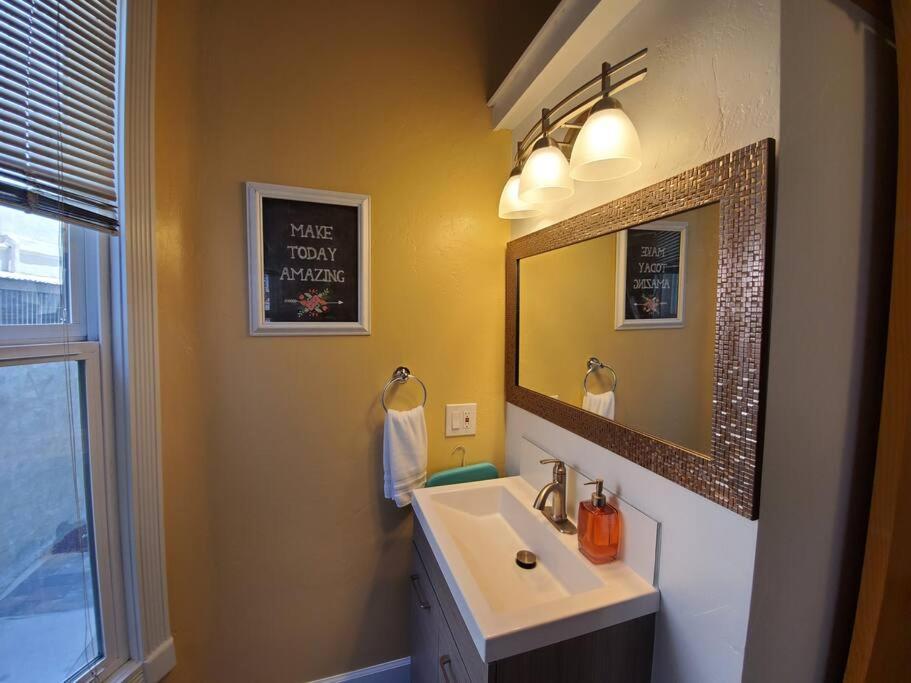 Centrally Located Studio And Cozy Place Perfect For Travelers And Couples! Located In San Diego Downtown! Perfect For Your Quick Getaway! Exterior foto